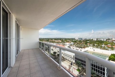 Condominio en venta en Surfside, Florida, 2 dormitorios, 117.06 m2 № 1983034 - foto 28