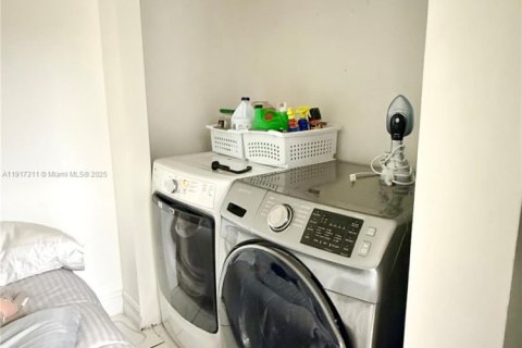 Condo in Coral Springs, Florida, 3 bedrooms  № 1975885 - photo 25