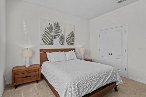 House in Davenport, Florida 6 bedrooms, 303.23 sq.m. № 1571873 - photo 16