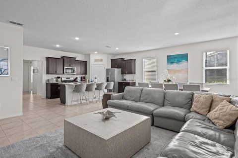 House in Davenport, Florida 6 bedrooms, 303.23 sq.m. № 1571873 - photo 6