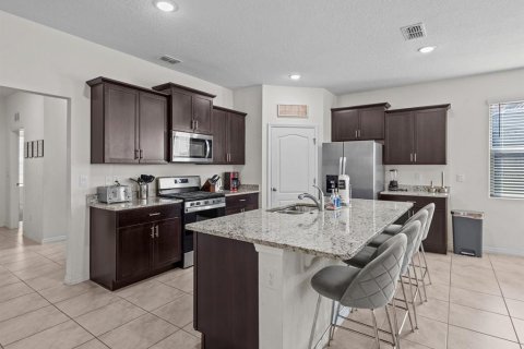House in Davenport, Florida 6 bedrooms, 303.23 sq.m. № 1571873 - photo 10