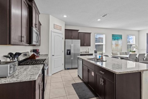 House in Davenport, Florida 6 bedrooms, 303.23 sq.m. № 1571873 - photo 9