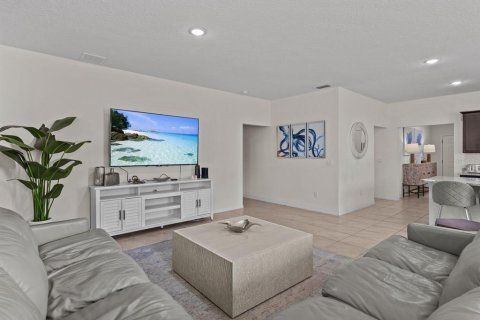 House in Davenport, Florida 6 bedrooms, 303.23 sq.m. № 1571873 - photo 8