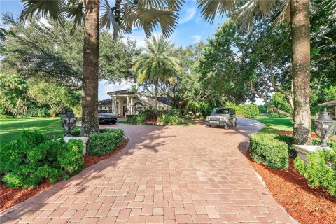 Villa ou maison à vendre à Coral Springs, Floride: 4 chambres, 407.56 m2 № 1990108 - photo 8