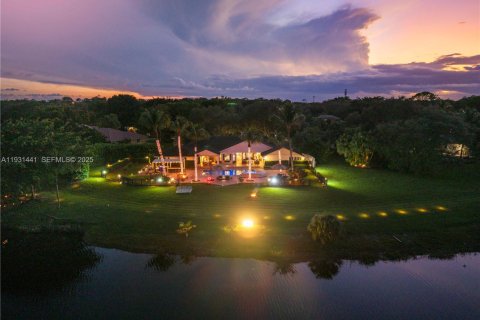 Villa ou maison à vendre à Coral Springs, Floride: 4 chambres, 407.56 m2 № 1990108 - photo 12
