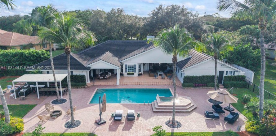 Villa ou maison à Coral Springs, Floride 4 chambres, 407.56 m2 № 1990108