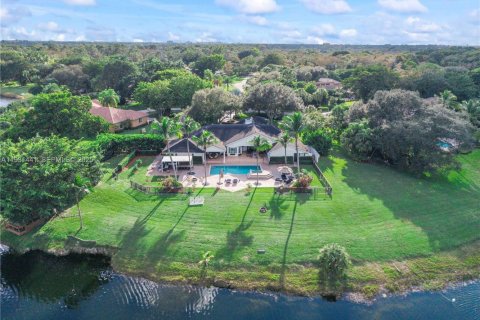 Villa ou maison à vendre à Coral Springs, Floride: 4 chambres, 407.56 m2 № 1990108 - photo 3