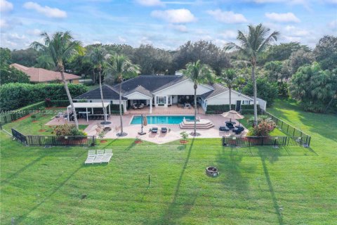 Villa ou maison à vendre à Coral Springs, Floride: 4 chambres, 407.56 m2 № 1990108 - photo 2