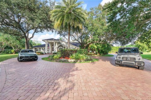 Villa ou maison à vendre à Coral Springs, Floride: 4 chambres, 407.56 m2 № 1990108 - photo 6
