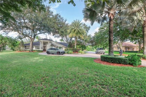 Villa ou maison à vendre à Coral Springs, Floride: 4 chambres, 407.56 m2 № 1990108 - photo 13