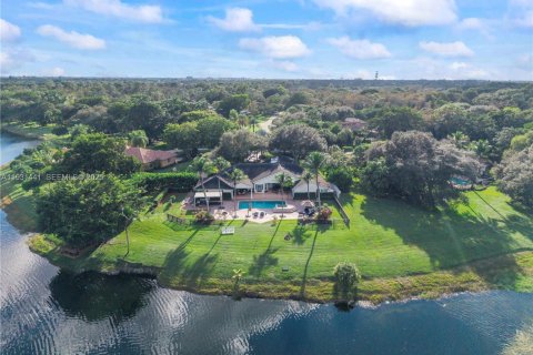 Villa ou maison à vendre à Coral Springs, Floride: 4 chambres, 407.56 m2 № 1990108 - photo 4
