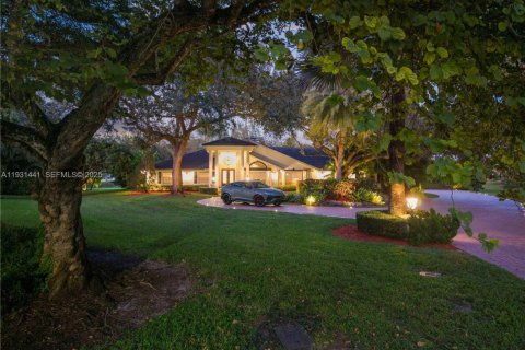 Villa ou maison à vendre à Coral Springs, Floride: 4 chambres, 407.56 m2 № 1990108 - photo 11