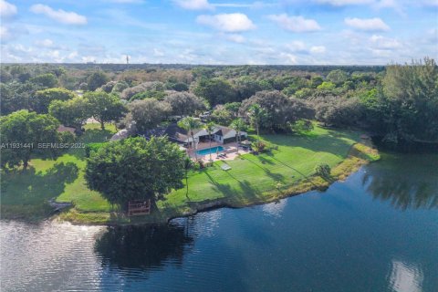 Villa ou maison à vendre à Coral Springs, Floride: 4 chambres, 407.56 m2 № 1990108 - photo 5