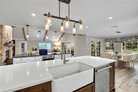 Villa ou maison à vendre à Coral Springs, Floride: 4 chambres, 407.56 m2 № 1990108 - photo 20