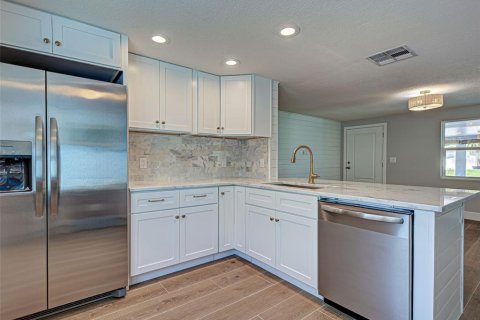 House in Englewood, Florida 2 bedrooms, 66.89 sq.m. № 1833303 - photo 13