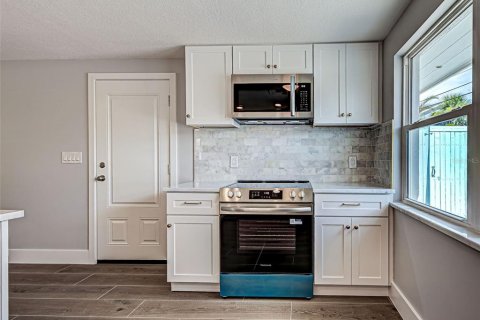 House in Englewood, Florida 2 bedrooms, 66.89 sq.m. № 1833303 - photo 15