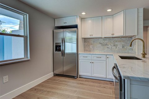 House in Englewood, Florida 2 bedrooms, 66.89 sq.m. № 1833303 - photo 12