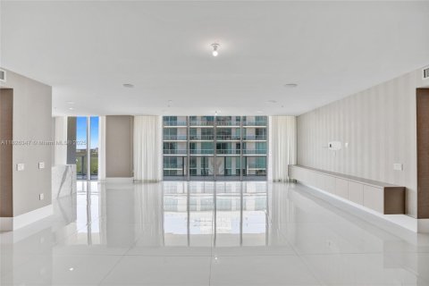 Condominio en venta en Sunny Isles Beach, Florida, 5 dormitorios, 436.18 m2 № 1794547 - foto 19