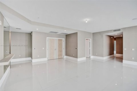 Condominio en venta en Sunny Isles Beach, Florida, 5 dormitorios, 436.18 m2 № 1794547 - foto 21