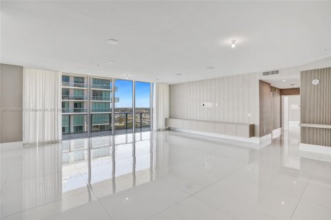 Condominio en venta en Sunny Isles Beach, Florida, 5 dormitorios, 436.18 m2 № 1794547 - foto 20
