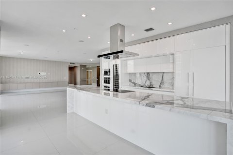 Condominio en venta en Sunny Isles Beach, Florida, 5 dormitorios, 436.18 m2 № 1794547 - foto 26