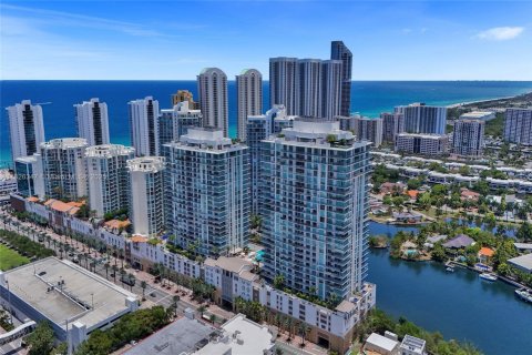 Condominio en venta en Sunny Isles Beach, Florida, 5 dormitorios, 436.18 m2 № 1794547 - foto 9