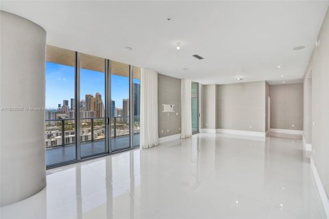 Condominio en venta en Sunny Isles Beach, Florida, 5 dormitorios, 436.18 m2 № 1794547 - foto 30