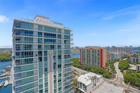 Condominio en venta en Sunny Isles Beach, Florida, 5 dormitorios, 436.18 m2 № 1794547 - foto 17