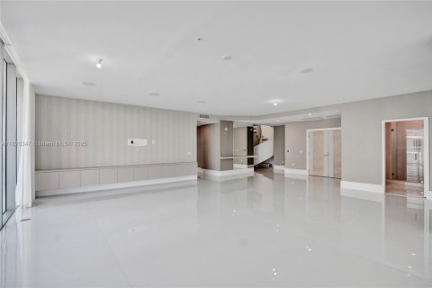 Condominio en venta en Sunny Isles Beach, Florida, 5 dormitorios, 436.18 m2 № 1794547 - foto 22