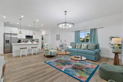 House in Port Charlotte, Florida 4 bedrooms, 151.99 sq.m. № 2233043 - photo 10