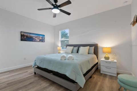 House in Port Charlotte, Florida 4 bedrooms, 151.99 sq.m. № 2233043 - photo 16