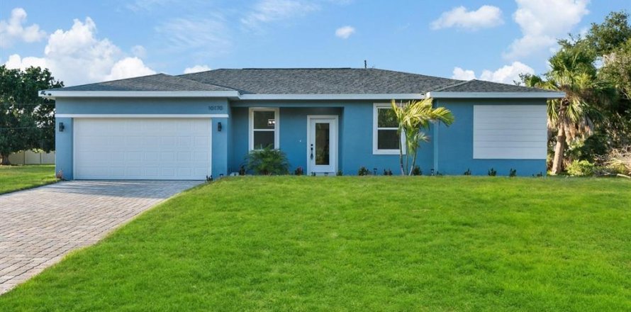House in Port Charlotte, Florida 4 bedrooms, 151.99 sq.m. № 2233043