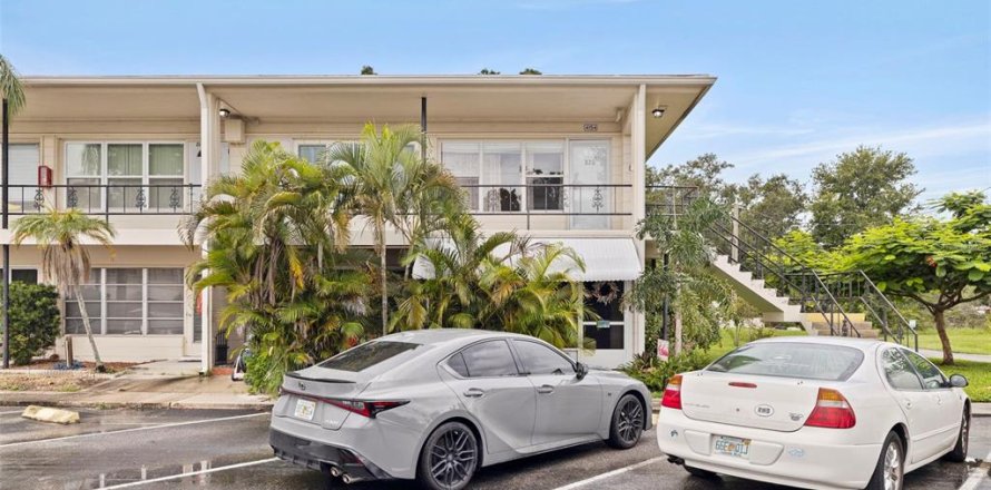 Condo à Saint Petersburg, Floride, 1 chambre № 1898709