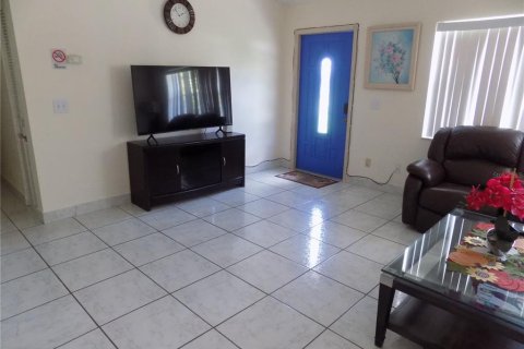 House in Port Charlotte, Florida 3 bedrooms, 123.65 sq.m. № 1812518 - photo 2