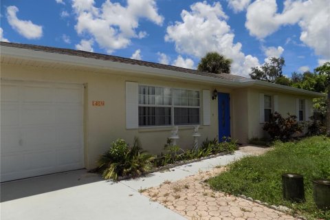 House in Port Charlotte, Florida 3 bedrooms, 123.65 sq.m. № 1812518 - photo 1