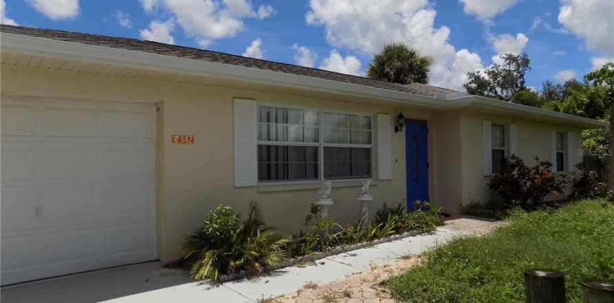 Casa en Port Charlotte, Florida 3 dormitorios, 123.65 m2 № 1812518