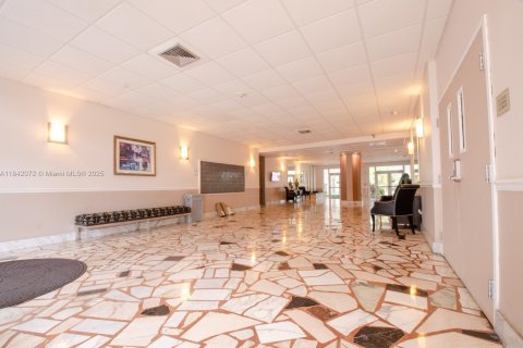 Condominio en venta en North Miami, Florida, 2 dormitorios, 110.37 m2 № 1834376 - foto 16