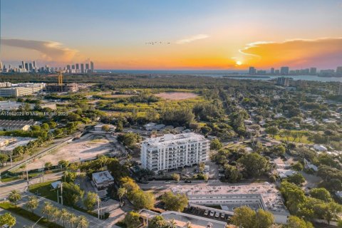 Condominio en venta en North Miami, Florida, 2 dormitorios, 110.37 m2 № 1834376 - foto 24