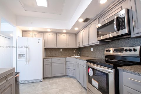 Condominio en venta en North Miami, Florida, 2 dormitorios, 110.37 m2 № 1834376 - foto 19