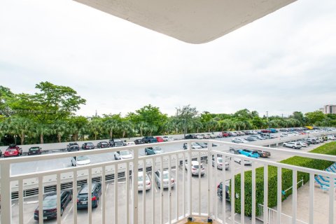 Condominio en venta en North Miami, Florida, 2 dormitorios, 110.37 m2 № 1834376 - foto 22