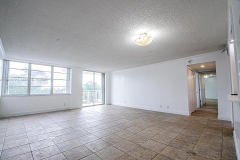Condominio en venta en North Miami, Florida, 2 dormitorios, 110.37 m2 № 1834376 - foto 5