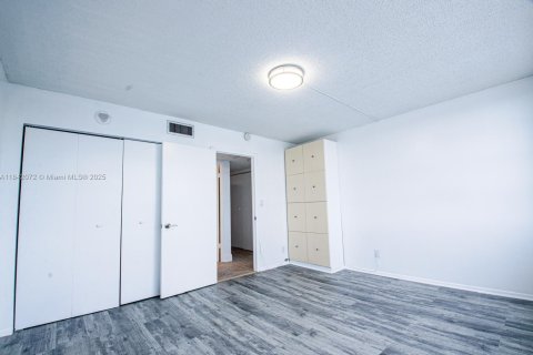 Condominio en venta en North Miami, Florida, 2 dormitorios, 110.37 m2 № 1834376 - foto 8