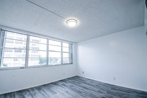 Condominio en venta en North Miami, Florida, 2 dormitorios, 110.37 m2 № 1834376 - foto 11
