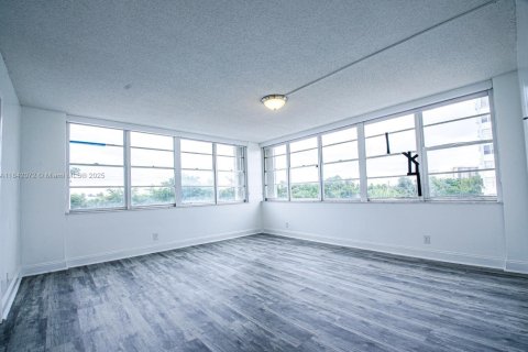 Condominio en venta en North Miami, Florida, 2 dormitorios, 110.37 m2 № 1834376 - foto 15
