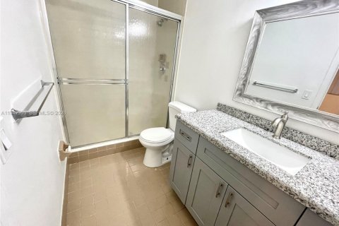 Condo in Coral Springs, Florida, 2 bedrooms  № 2000776 - photo 16