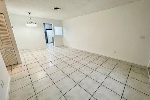 Condo in Coral Springs, Florida, 2 bedrooms  № 2000776 - photo 22