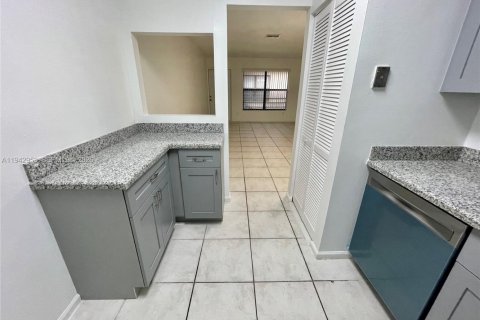 Condo in Coral Springs, Florida, 2 bedrooms  № 2000776 - photo 5