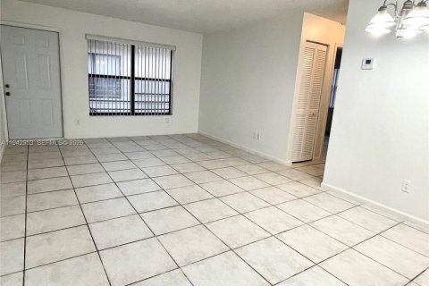 Condo in Coral Springs, Florida, 2 bedrooms  № 2000776 - photo 23