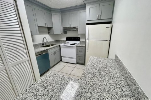 Condo in Coral Springs, Florida, 2 bedrooms  № 2000776 - photo 4