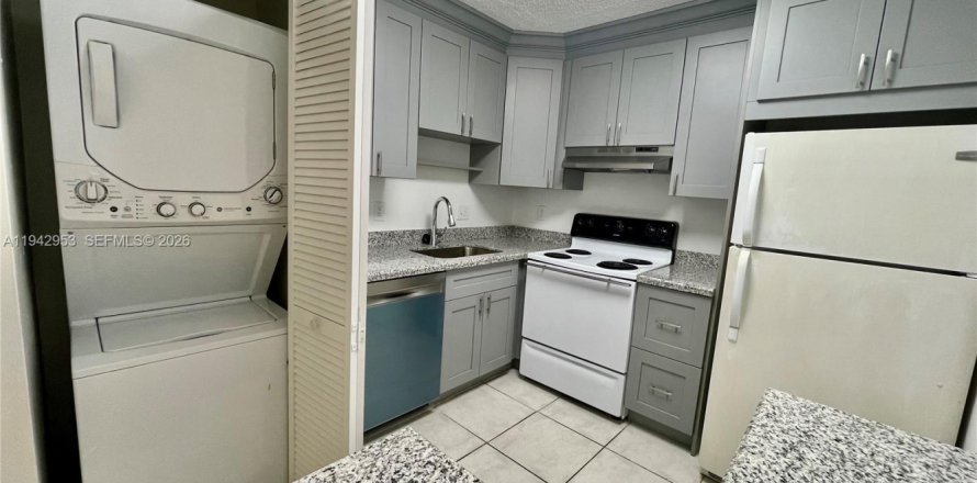 Condo in Coral Springs, Florida, 2 bedrooms  № 2000776